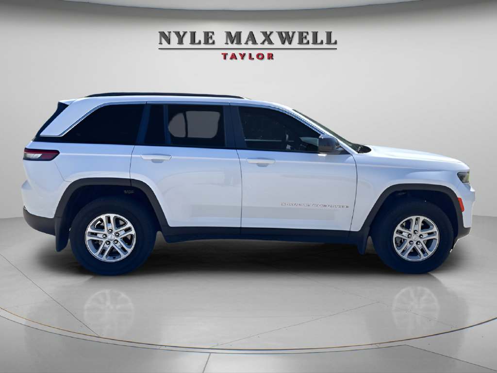 Used 2025 Jeep Grand Cherokee Laredo w/ MOPAR Finishing Package RWD image 3