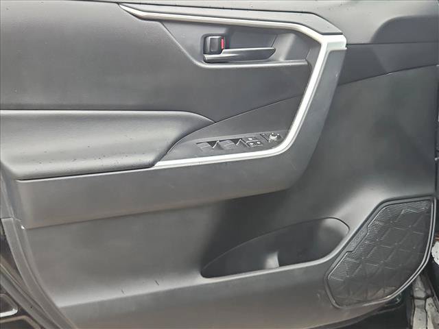 Used 2025 Toyota RAV4 LE AWD/4WD image 10