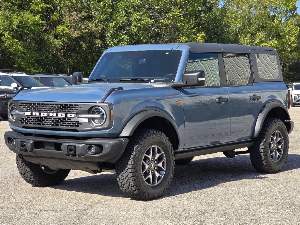 Used 2025 Ford Bronco Badlands AWD/4WD image 3