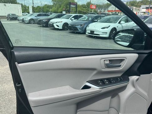 Used 2016 Toyota Camry LE image 9