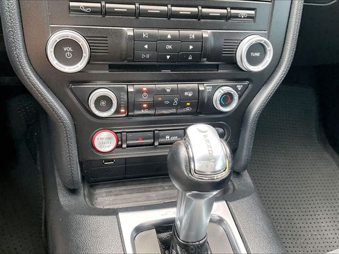 Used 2018 Ford Mustang Coupe RWD image 31