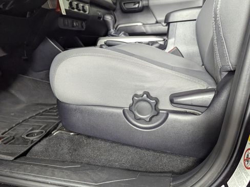 Used 2019 Toyota Tacoma SR5 RWD image 20