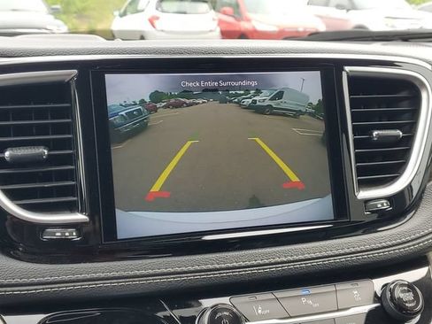 Used 2021 Chrysler Pacifica Limited w/ Uconnect Theater Family Group FWD image 26