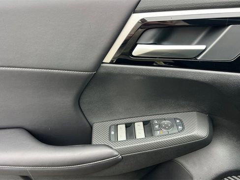 New 2025 Mitsubishi Outlander SE image 12
