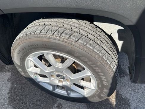 Used 2021 Jeep Renegade Latitude w/ Convenience Group image 2