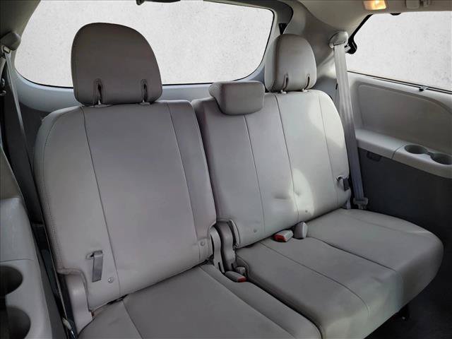 Used 2019 Toyota Sienna XLE w/ XLE Navigation Package FWD image 22