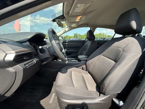 Used 2024 Nissan Altima 2.5 SV FWD image 21