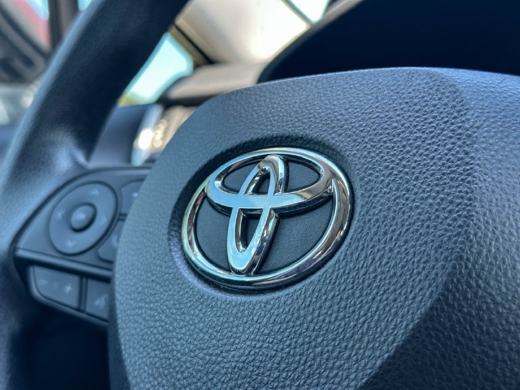 Used 2023 Toyota RAV4 XLE w/ Convenience Package FWD image 31