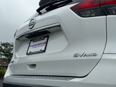 Used 2017 Nissan Rogue SV AWD/4WD image 15