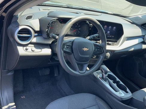 Used 2024 Chevrolet Trax LS w/ LS Convenience Package FWD image 16