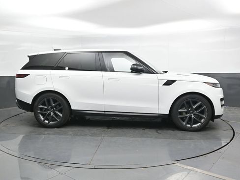 Used 2024 Land Rover Range Rover Sport SE AWD/4WD image 4