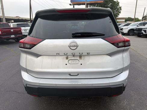 Used 2024 Nissan Rogue S FWD image 7