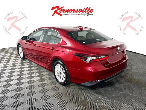 Used 2021 Toyota Camry LE image 5