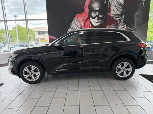 Used 2025 Audi Q5 Premium w/ Convenience Package AWD/4WD image 2