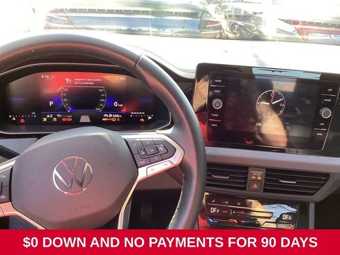 Used 2025 Volkswagen Jetta SE FWD image 11