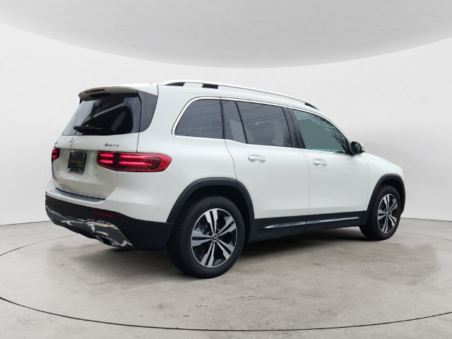 Used 2025 Mercedes-Benz GLB 250 4MATIC image 5