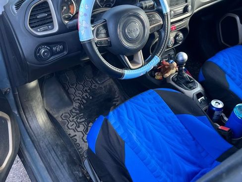 Used 2016 Jeep Renegade Latitude AWD/4WD image 4