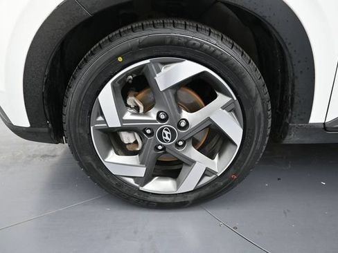 Used 2024 Hyundai Venue SEL FWD image 9