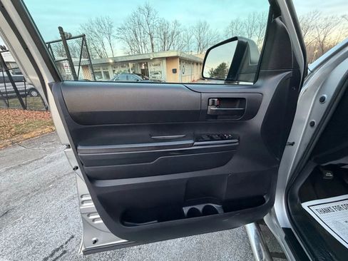 Used 2015 Toyota Tundra SR image 11