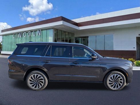 Certified 2025 Lincoln Navigator Black Label image 4