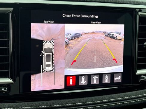 Used 2022 Chrysler Pacifica Touring-L image 22