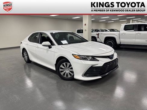 Used 2022 Toyota Camry LE image 1