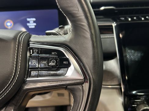 Used 2023 Jeep Grand Cherokee Overland w/ Adv Protech Group III image 35