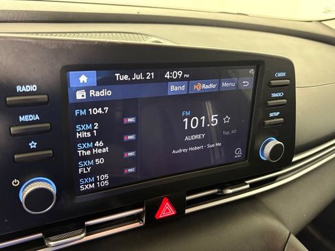 Used 2023 Hyundai Elantra SEL FWD image 25