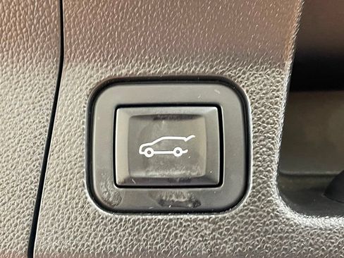 Used 2017 GMC Acadia Denali w/ Technology Package AWD/4WD image 25