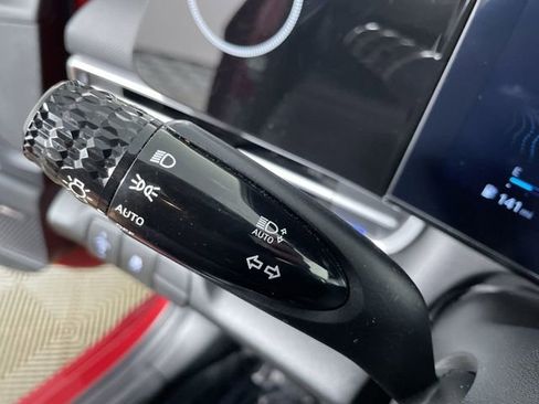 Used 2024 Hyundai Elantra Limited image 30