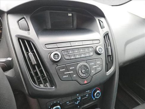 Used 2018 Ford Focus SE image 16