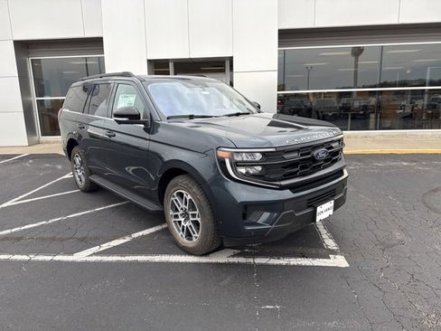 New 2025 Ford Expedition Active image 8