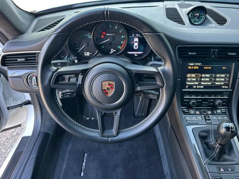 Certified 2016 Porsche 911 R RWD image 15