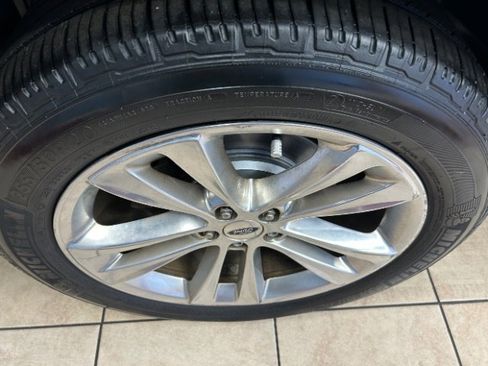 Used 2018 Ford Explorer XLT w/ Equipment Group 202A image 21