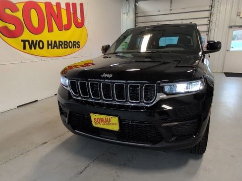 New 2025 Jeep Grand Cherokee Laredo X w/ Luxury Tech Group I AWD/4WD image 31