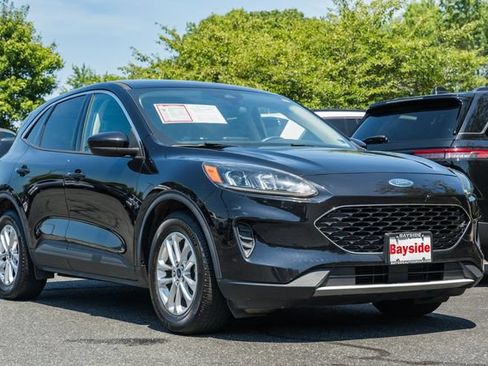 Used 2020 Ford Escape SE FWD image 2