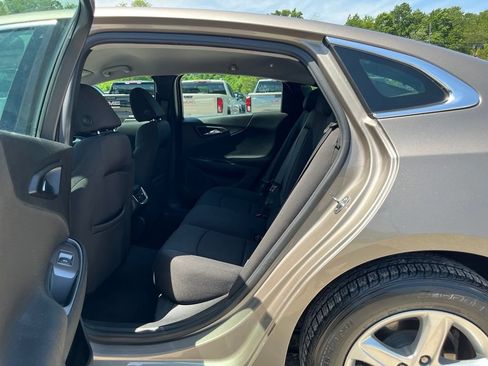Used 2022 Chevrolet Malibu LT FWD image 29