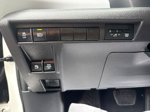 Used 2025 Toyota Sienna LE AWD/4WD image 12