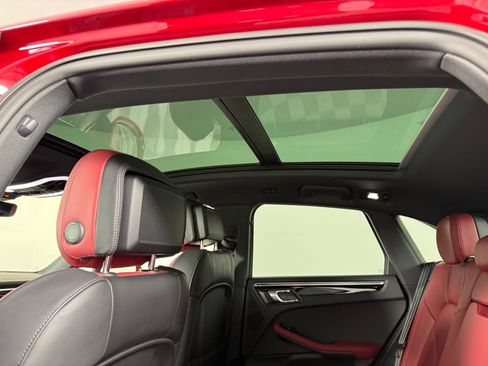 Certified 2026 Porsche Macan AWD/4WD image 24
