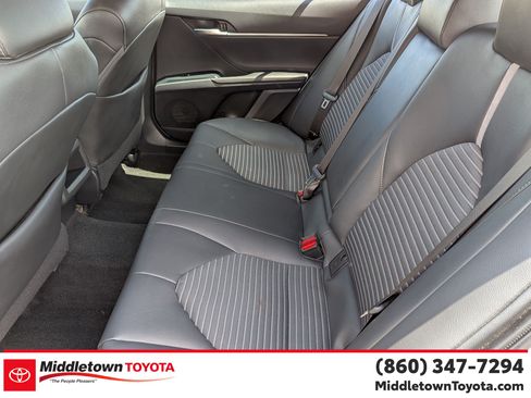 Used 2018 Toyota Camry SE w/ Moonroof Package FWD image 32
