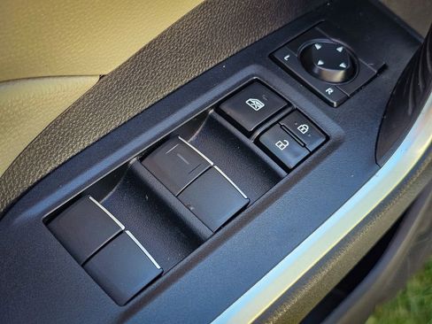 Used 2021 Toyota RAV4 XLE Premium image 12