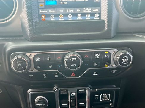 Used 2023 Jeep Gladiator Sport AWD/4WD image 15