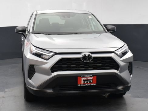 Used 2025 Toyota RAV4 LE AWD/4WD image 7