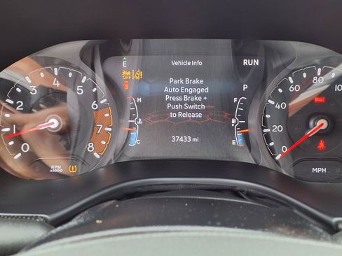 Used 2025 Jeep Compass Trailhawk AWD/4WD image 23