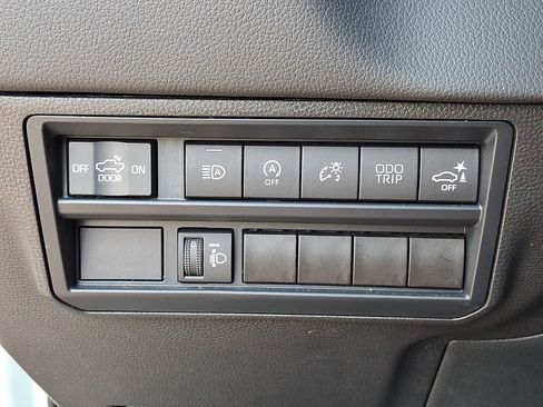 Used 2024 Toyota Tundra Limited AWD/4WD image 29