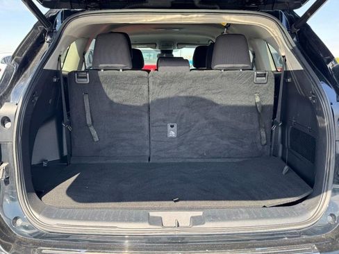 Used 2023 Toyota Highlander LE image 5