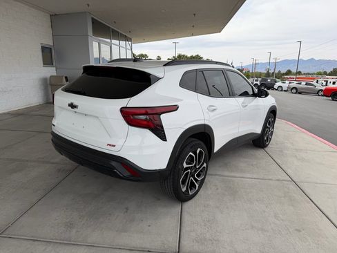 Used 2024 Chevrolet Trax RS w/ Sunroof Package image 3