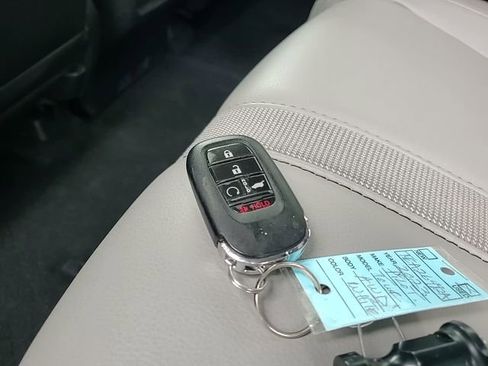 Used 2023 Honda Pilot Touring image 28