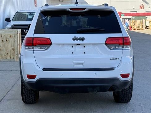 Used 2018 Jeep Grand Cherokee Laredo image 5