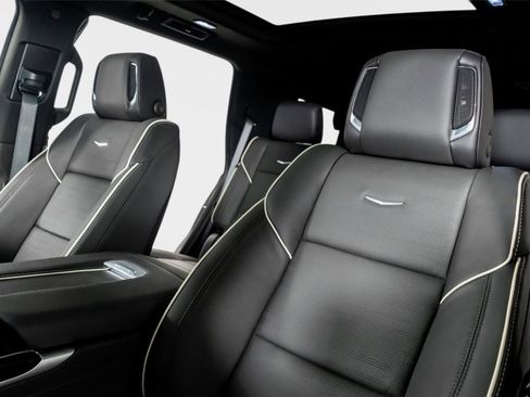 Used 2026 Cadillac Escalade Sport AWD/4WD image 3